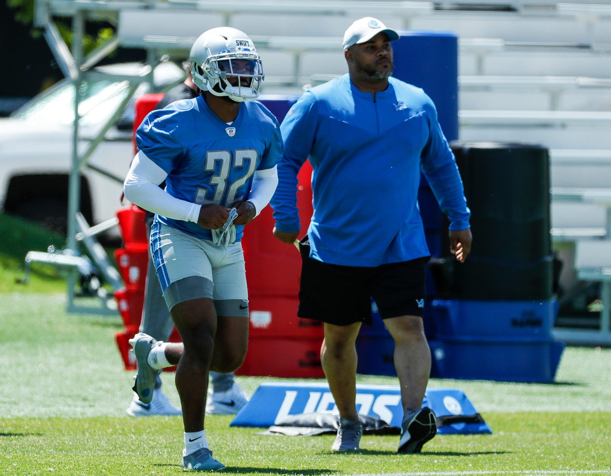 Detroit Lions Asst. Coach/RB coach Duce Staley