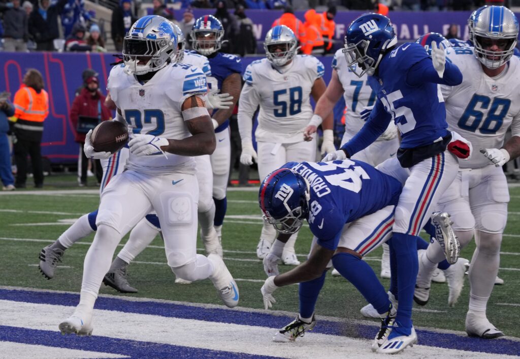 D'Andre Swift scoring a touchdown against the Giants