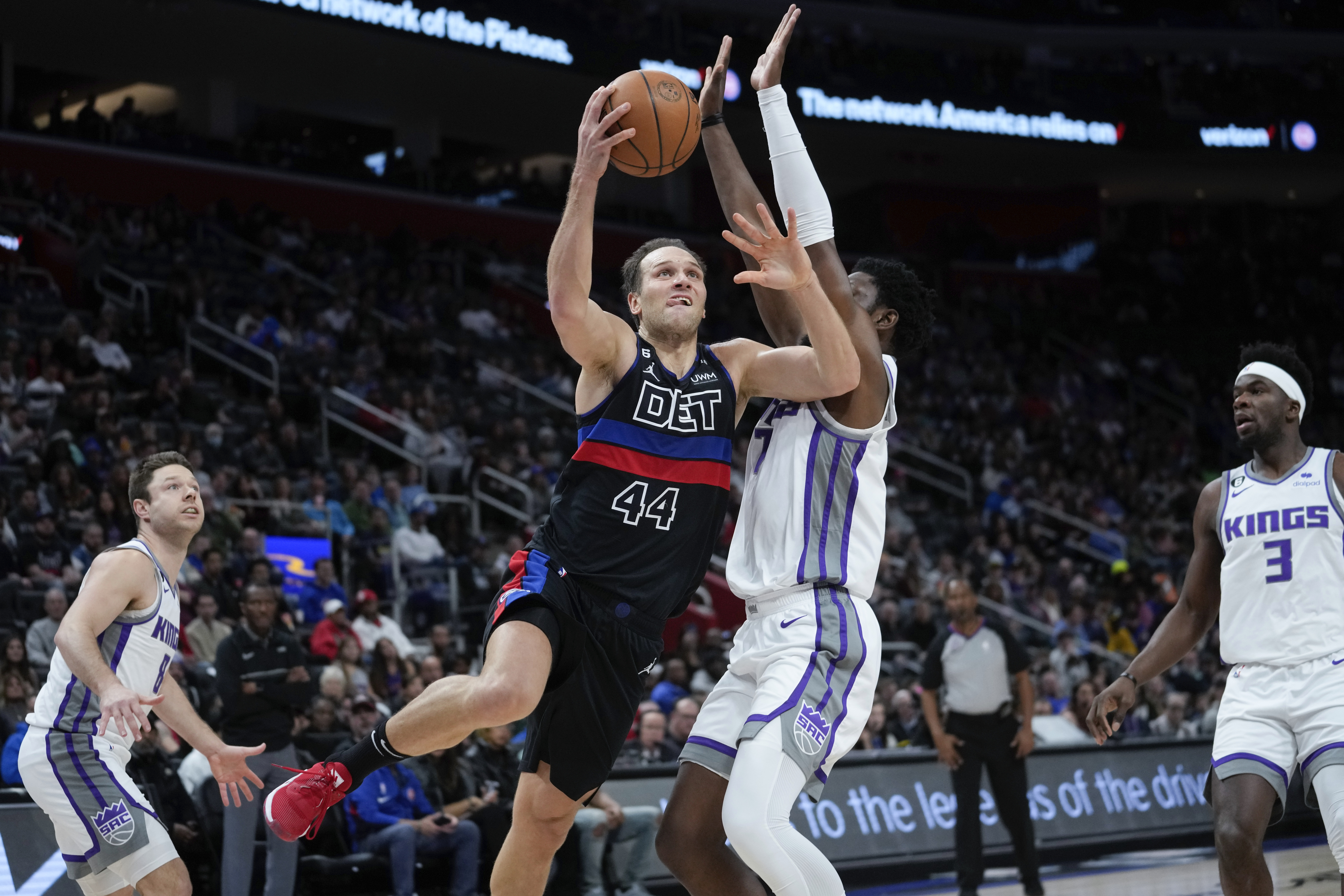 Pistons can’t overthrow Kings