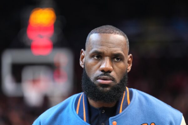 LeBron James compares Jerry Jones Pic to Kyrie Controversy