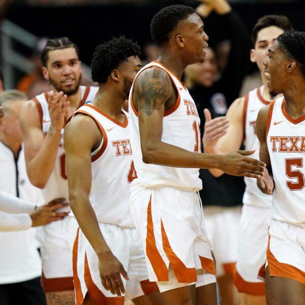 Texas seeks 1st Final Four in 20 years, Miami its 1st ever