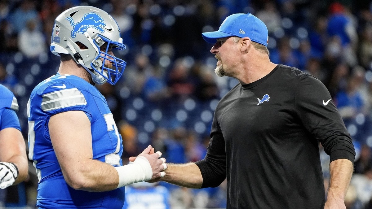 FRANK RAGNOW AND DAN CAMPBELL AT FORD FIELD NFL STADIUM IN DETROIT MICHIGAN © Junfu Han / USA TODAY NETWORK via Imagn Images